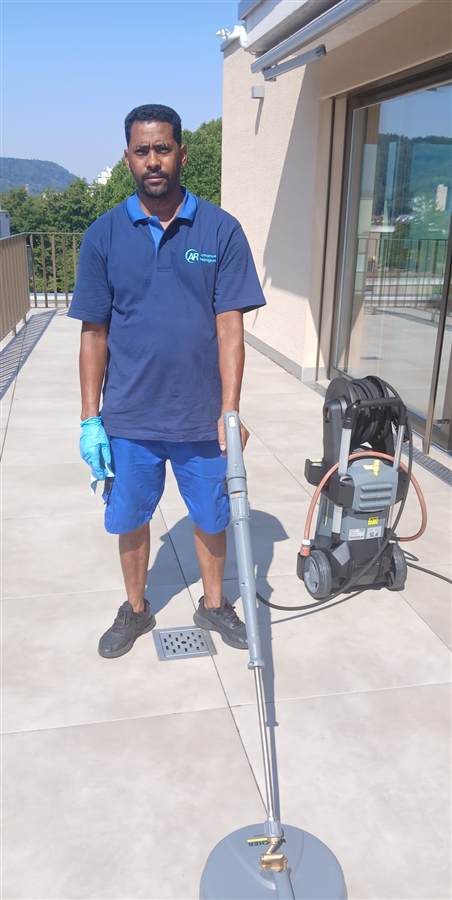 Terrassenreinigung mit Profigeraet