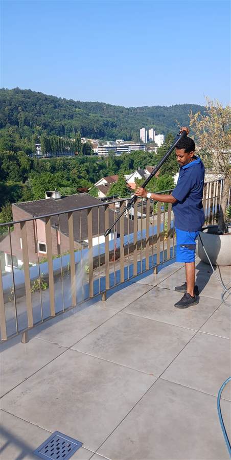 Hochdruckreinigung von Terrasse und Gelaender